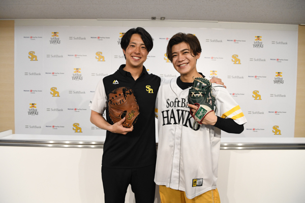 会場が盛り上がレオン!セレモニアルピッチで同級生と感動の再会&WAKI WAKIダンス披露