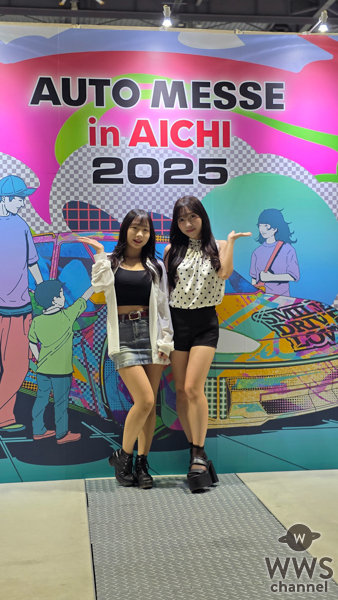 【写真特集】丸山ナナ子(グランダルメ)、黒木春菜(dela)、美脚あらわなミニ丈衣装で登場！＜オートメッセ in 愛知2025＞