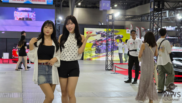 【写真特集】丸山ナナ子(グランダルメ)、黒木春菜(dela)、美脚あらわなミニ丈衣装で登場！＜オートメッセ in 愛知2025＞