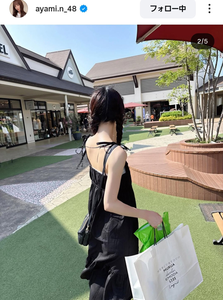 長友彩海、美肌透き通る黒ワンピース姿でファン魅了