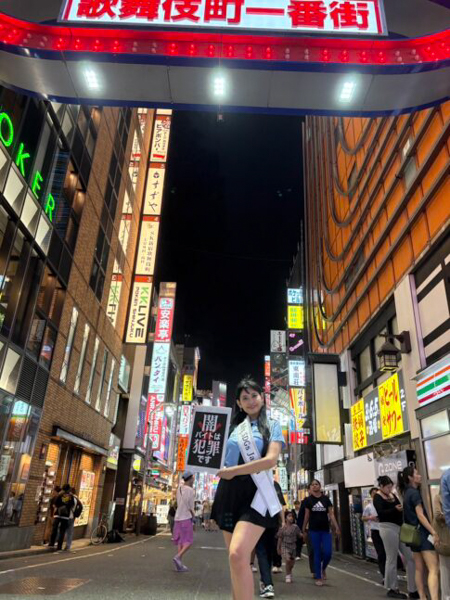 ミスコンポリス発足！第一回は歌舞伎町『闇バイトは犯罪です』ミセスSDGsJAPAN2024準グランプリ叶ここがポリスに　
