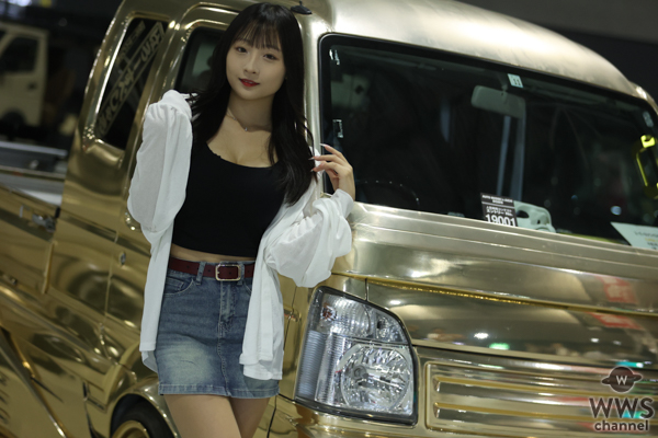 【写真特集】丸山ナナ子(グランダルメ)、黒木春菜(dela)、美脚あらわなミニ丈衣装で登場！＜オートメッセ in 愛知2025＞