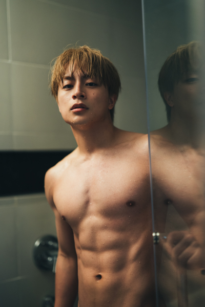 『白濱亜嵐 2nd 写真集 Hallelujah!!』愉快な陽キャ全開な本体表紙を公開！