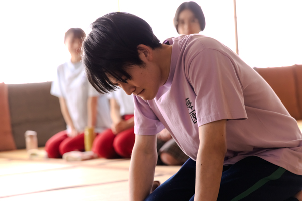 7月期水曜ドラマ「ちはやふる－めぐり－」秘密を告白しためぐる（當真あみ）と風希（齋藤潤）梅園かるた部が5人に！