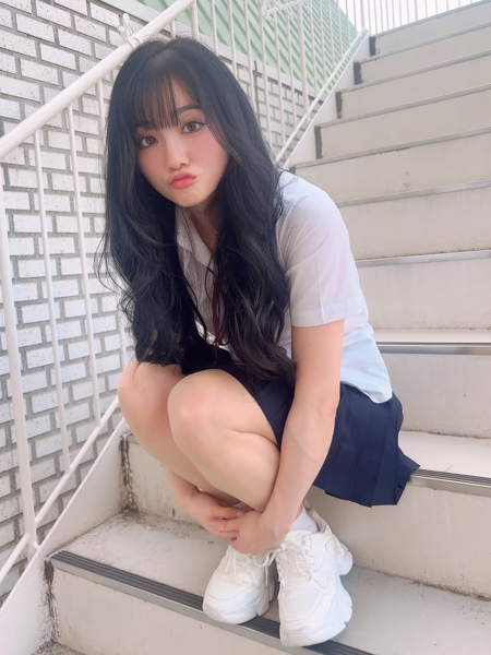 「アカン、可愛いねん」「めっちゃ可愛い」小寺真理、ミニスカ制服姿でファン魅了!ファン絶賛