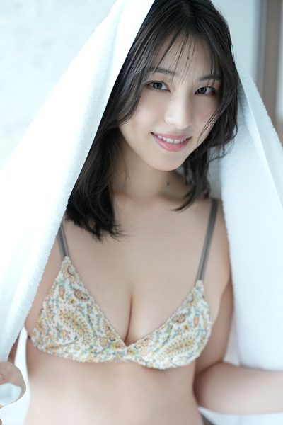 相楽伊織、最新デジタル写真集『Beside Seaside』をリリース！【本人コメント】