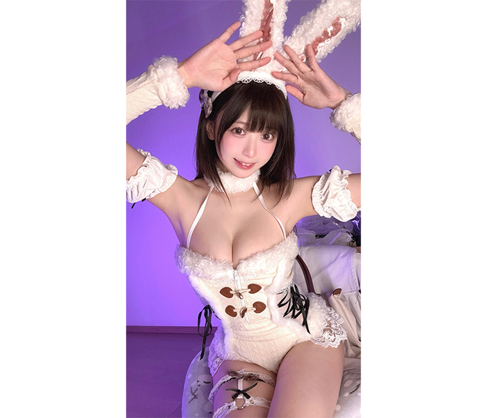yami、豊満美ボディきわだつ白バニーにファン歓喜の声