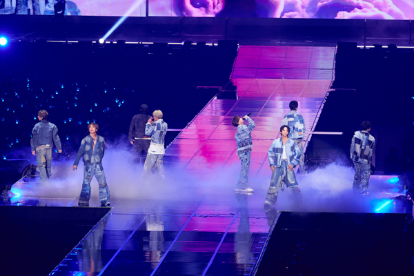 FANTASTICS、自身最大規模の単独公演3日間完走！仮面ライダー達のサプライズ登場も！