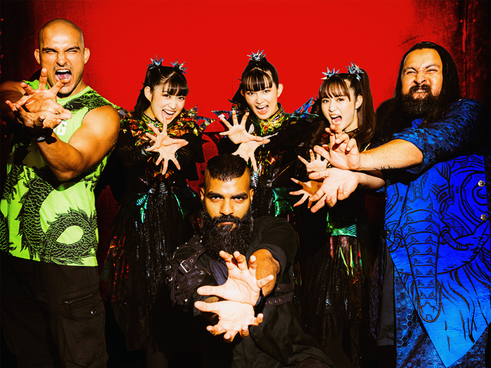 BABYMETAL、4作目のオリジナルアルバム『METAL FORTH』から先行シングル「Kon! Kon! feat. Bloodywood」ミュージックビデオが到着！