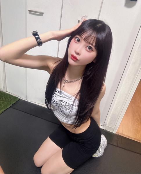 「パーソナルジム歴2年半」MyDearDarlin’・咲真ゆか、美腹筋きわだつ努力スタイル披露
