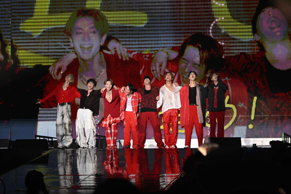 FANTASTICS、自身最大規模の単独公演3日間完走！仮面ライダー達のサプライズ登場も！