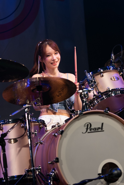 日本一美しいドラマー、大野真依が世界的ドラムメーカーPearl Drumsの公式アーティストに就任！