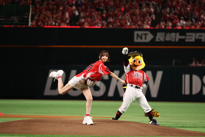 地元凱旋の篠田麻里子がセレモニアルピッチに登場！豪快投球もノーバンならず「悔しいです。」ソフトバンクホークス「鷹祭 SUMMER BOOST 2025」が開幕！