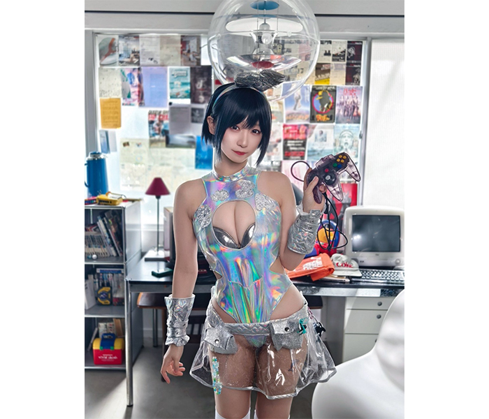 伊織もえ、ギラギラコスプレで美ボディ炸裂！！