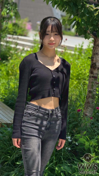 現役中学生・谷崎れよよ、 ヘソ出しコーデで美腹筋をアピール！ 「夜の街のお姉さん風にしてみました」 ＜GIRLY MOON PROJECT＞