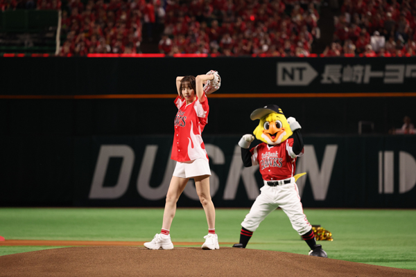 地元凱旋の篠田麻里子がセレモニアルピッチに登場！豪快投球もノーバンならず「悔しいです。」ソフトバンクホークス「鷹祭 SUMMER BOOST 2025」が開幕！