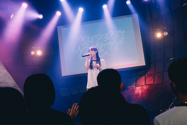 金子みゆ、アーティストとしての最初の一歩　1st Live「Step up」＜ライブレポート＞