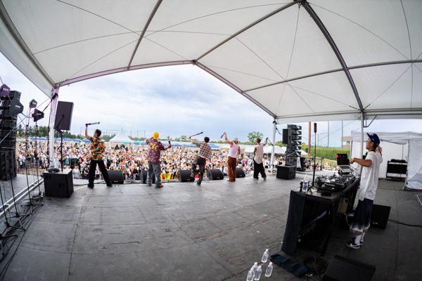 MC TYSON、DOBERMAN INFINITY、PKCZ（EXILE MAKIDAI、白濱亜嵐）らがノリノリのパフォーマンスで盛り上げる！＜KONOSU MUSIC FESTIVAL 2025＞