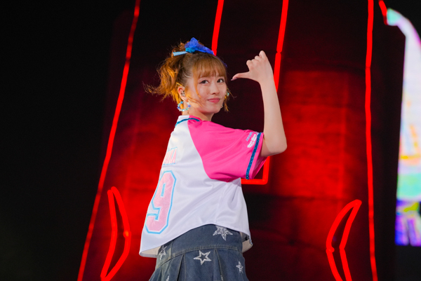 ももクロが恒例の夏ライブ『ももクロ夏のバカ騒ぎ』を開催。花火、放水、盆踊り…初開催となる横浜スタジアムでモノノフと共に熱狂した真夏の祝祭的な2日間