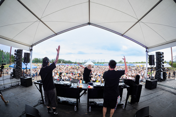 MC TYSON、DOBERMAN INFINITY、PKCZ（EXILE MAKIDAI、白濱亜嵐）らがノリノリのパフォーマンスで盛り上げる！＜KONOSU MUSIC FESTIVAL 2025＞