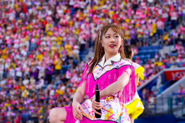 ももクロが恒例の夏ライブ『ももクロ夏のバカ騒ぎ』を開催。花火、放水、盆踊り…初開催となる横浜スタジアムでモノノフと共に熱狂した真夏の祝祭的な2日間