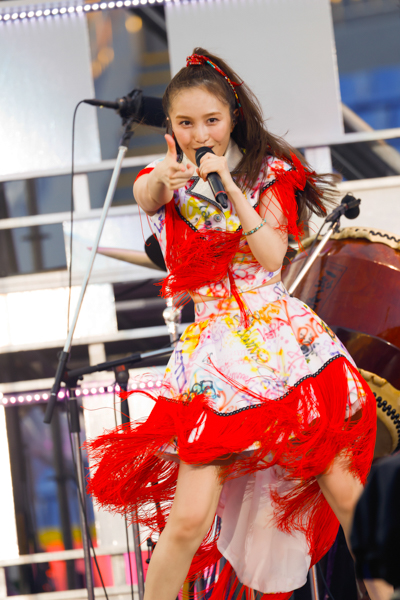 ももクロが恒例の夏ライブ『ももクロ夏のバカ騒ぎ』を開催。花火、放水、盆踊り…初開催となる横浜スタジアムでモノノフと共に熱狂した真夏の祝祭的な2日間