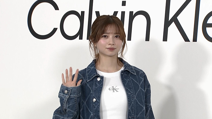 【動画】桜田ひより、オーバーサイズのジャケットにレザーのミニスカート姿で「Calvin Klein Harajuku Flagship／カルバン・クライン原宿」グランドオープンのフォトコールに登場！