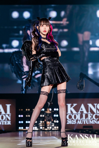 ゆりにゃ、ミニスカ＆網タイツ悪魔風衣装で圧倒的オーラ！＜関西コレクション 2025 AUTUMN＆WINTER＞