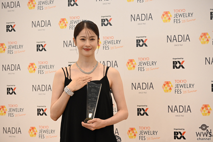 松本若菜、豪華ジュエリーを身に付け40代の顔として登場【第36回日本ジュエリーベストドレッサー賞】