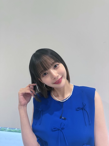 岡田紗佳、シックなブルーコーデで美スタイル披露！「魅力的すぎる」