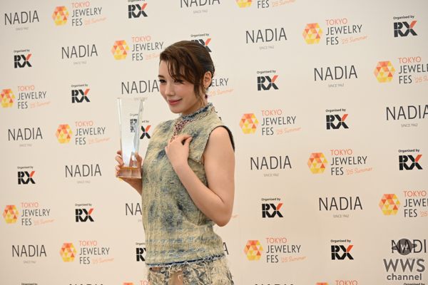 仲里依紗、豪華ジュエリーを身に付け30代の顔として登場【第36回日本ジュエリーベストドレッサー賞】