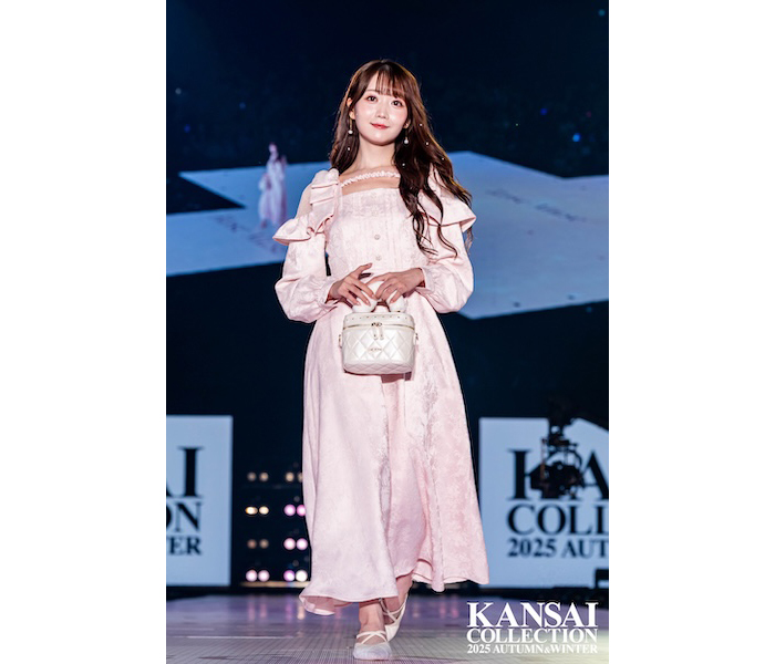 =LOVE・大谷映美里、Rosé Muse（ロゼ ミューズ） ステージにガーリーなピンクワンピースで登場！＜関西コレクション 2025 AUTUMN＆WINTER＞