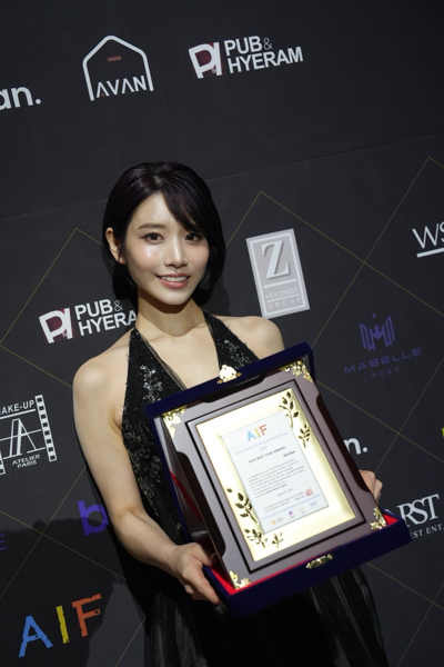 萌名/河北彩伽がアジアのスターに！韓国ソウルで初開催されたAIFでアジアスター賞とベストモデル賞をW受賞し快挙達成。