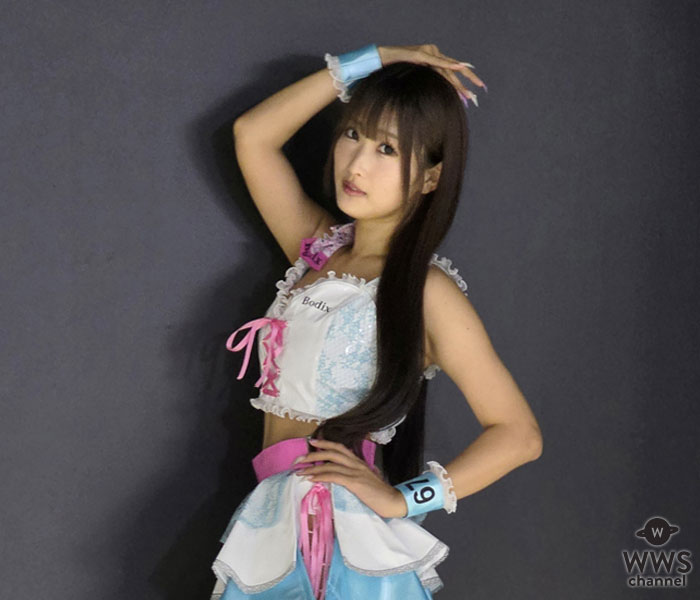 【動画】レースクイーン・藤田芽愛にオートメッセ in 愛知で丸山ナナ子(グランダルメ)がインタビュー！本人プロデュースのミニ丈衣装で登場。
