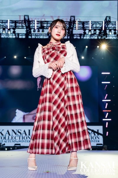 =LOVE・齋藤樹愛羅、Rosé Muse（ロゼ ミューズ） ステージにクラシカルなチェック柄ワンピースで登場！＜関西コレクション 2025 AUTUMN＆WINTER＞