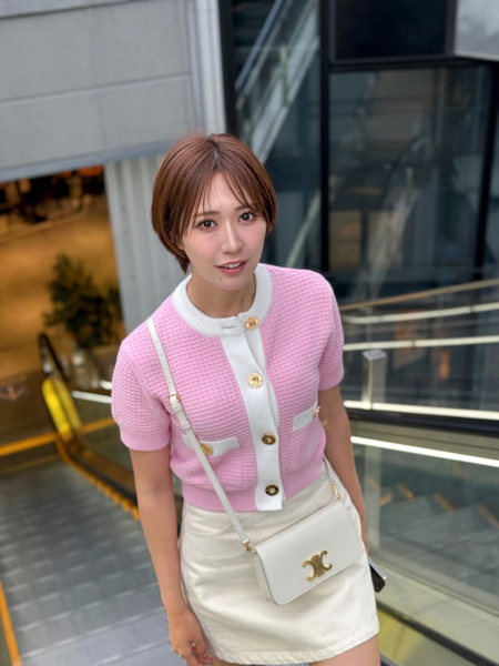 藤澤響花、スラリ美脚かがやくシンプルコーデにファン絶賛！