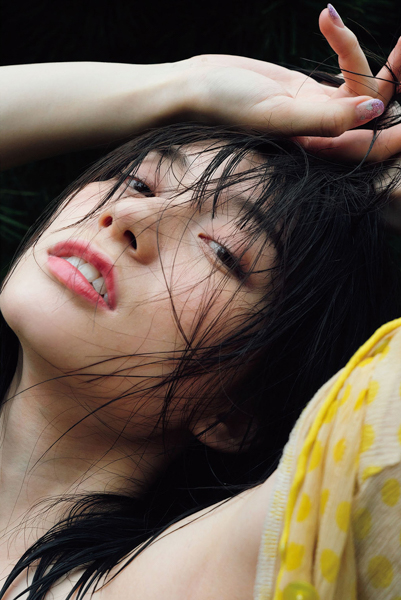 瀬戸環奈、週プレ掲載で妖艶な表情で魅せる！（週刊プレイボーイ35号・8月18日発売）