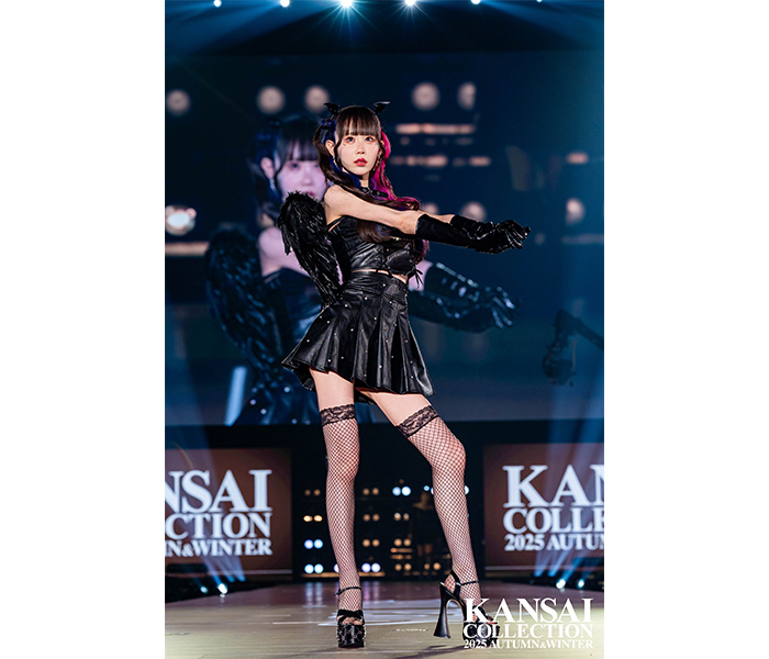 ゆりにゃ、ミニスカ＆網タイツ悪魔風衣装で圧倒的オーラ！＜関西コレクション 2025 AUTUMN＆WINTER＞