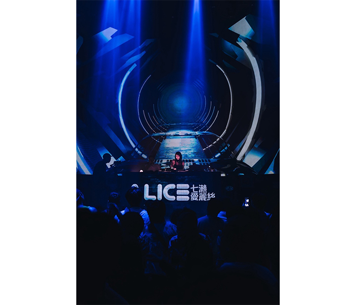 日本一キレかわ小悪魔DJ で今話題の七瀬アリス。台湾でのイベントでファンを魅了！