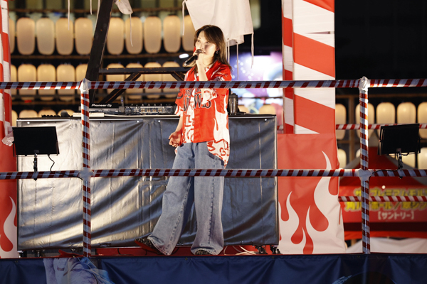 街なかでファンが一体となりフィナーレを飾る！「鷹祭 SUMMER BOOST 後夜祭」イベントレポート