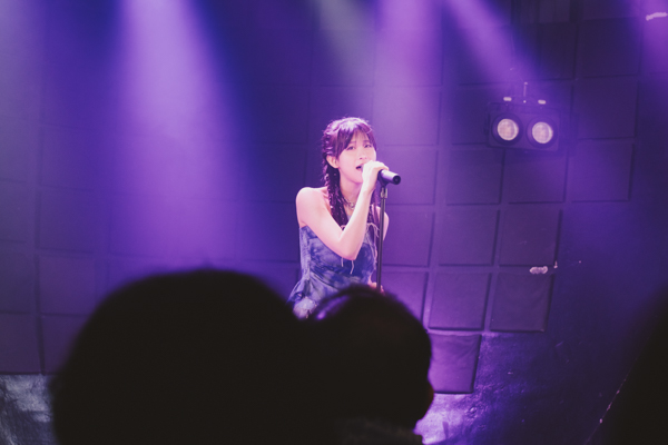 金子みゆ、アーティストとしての最初の一歩　1st Live「Step up」＜ライブレポート＞