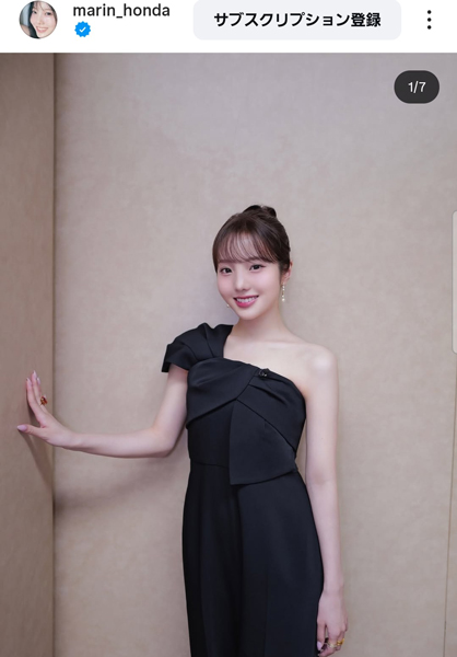 本田真凜、美肩＆美デコルテチラ見せ！！アシンメトリーなドレス姿公開！
