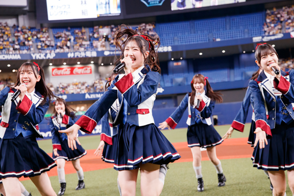 NMB48、京セラドームにて開催された阪神×ヤクルト戦で恋を野球になぞらえたパーティーチューン「チューストライク」を披露！