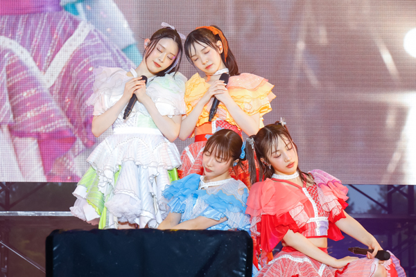 私立恵比寿中学、8人新体制初となる夏の恒例野外ワンマンライブ『FAMIEN 2025』を山中湖で開催！