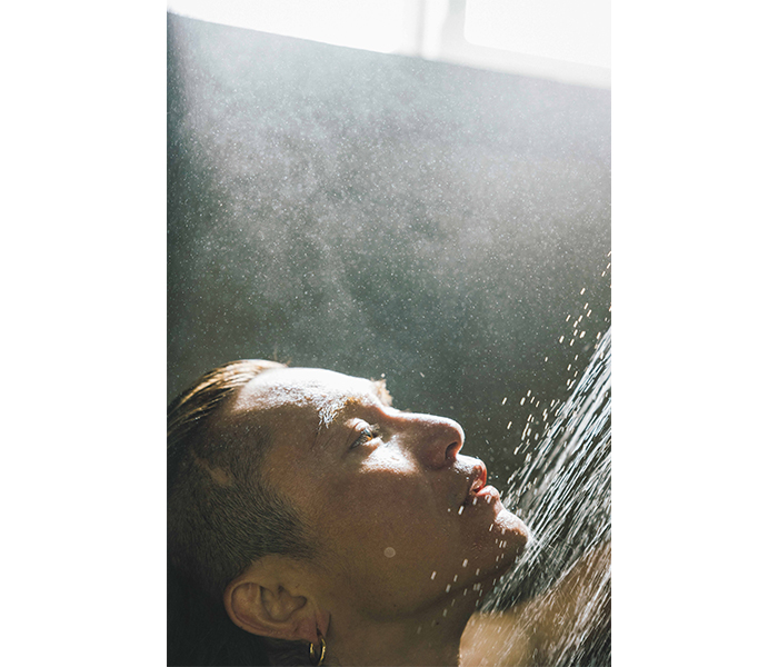SUPER EIGHT安田章大、写真集『DOWN TO EARTH』より先行カット追加公開！