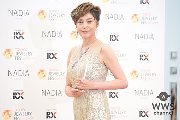 【動画】藤原紀香 、総額7000万越えサファイアアクセ姿で2度目の受賞の喜びを語る！「自分の輝きの形がわかってきたかな？」＜第36回日本ジュエリーベストドレッサー賞＞