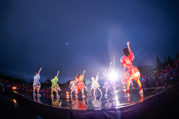 私立恵比寿中学、8人新体制初となる夏の恒例野外ワンマンライブ『FAMIEN 2025』を山中湖で開催！