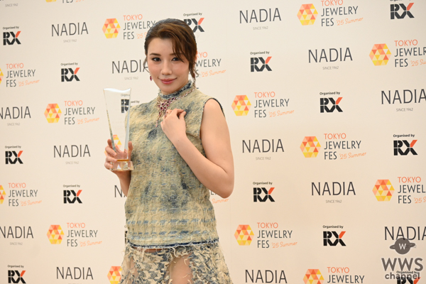 仲里依紗、豪華ジュエリーを身に付け30代の顔として登場【第36回日本ジュエリーベストドレッサー賞】