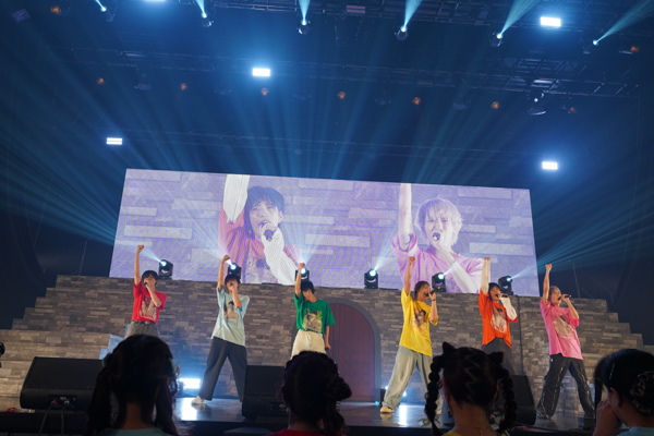 【ライブレポート】NiziIROぱれっとのかけた恋の魔法にずっとドキドキしっはなし!!!!!!　6人の王子様とお姫様の物語を展開。