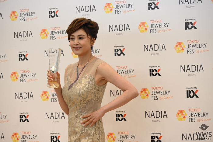 藤原紀香、ジュエリーの輝きを纏い圧倒的オーラで登場【第36回日本ジュエリーベストドレッサー賞】